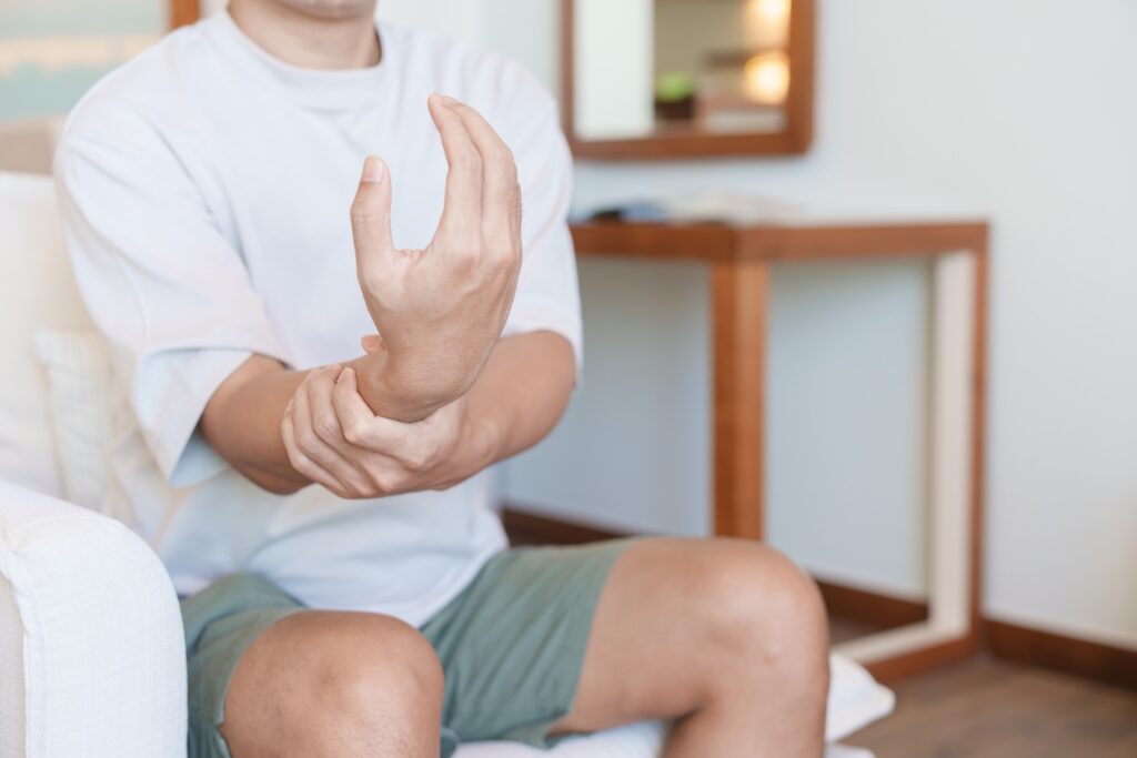 Zabieg przecięcia troczka pod kontrolą USG - leczenie palca zatrzaskującego w Synovia Warszawa