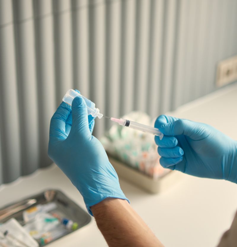 Iniekcja terapeutyczna pod kontrolą USG wykonywana przez lekarza w Synovia Warszawa