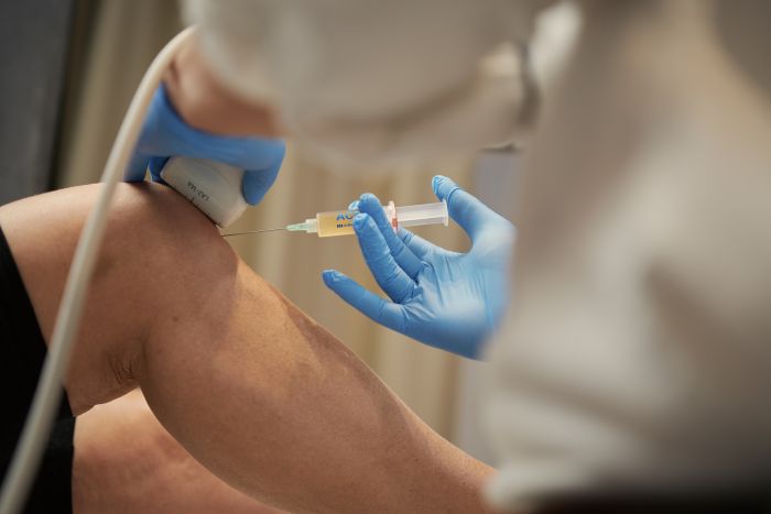 Przygotowanie iniekcji PRP osocze bogatopłytkowe Warszawa - terapia regeneracyjna Synovia