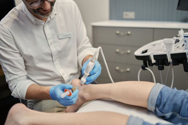 Iniekcja PRP osocze bogatopłytkowe do kolana Warszawa - zabieg pod kontrolą USG Synovia