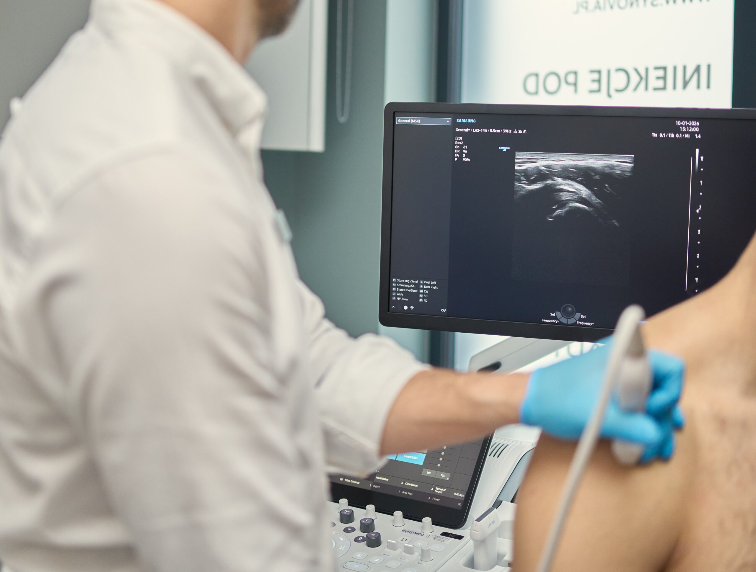 Iniekcja kwasu hialuronowego do barku pod kontrolą USG Warszawa - zabieg precyzyjny Synovia