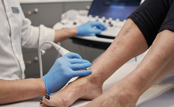 USG stopy Warszawa - diagnostyka ortopedyczna stóp Synovia